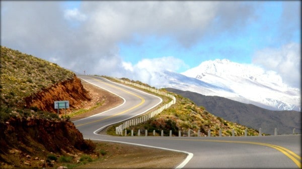 Viajar con 28litros y más libertad Ruta cruzando la cordillera entre Argentina y Chile.